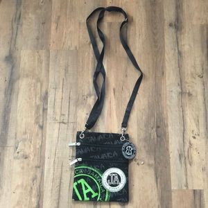 A robin Ruth Jamaican bag